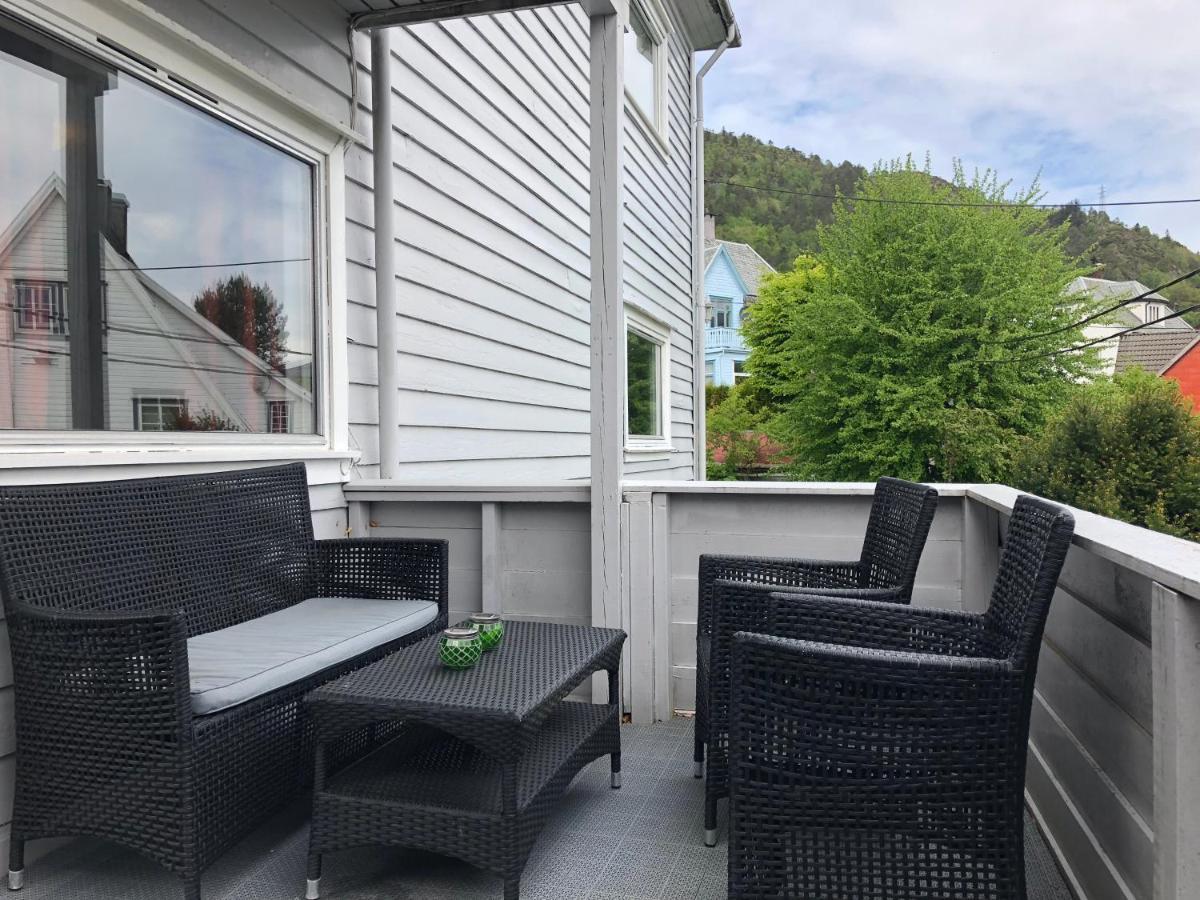 Ferienwohnung # 1 Mountain View With Free Street Parking Bergen Exterior foto